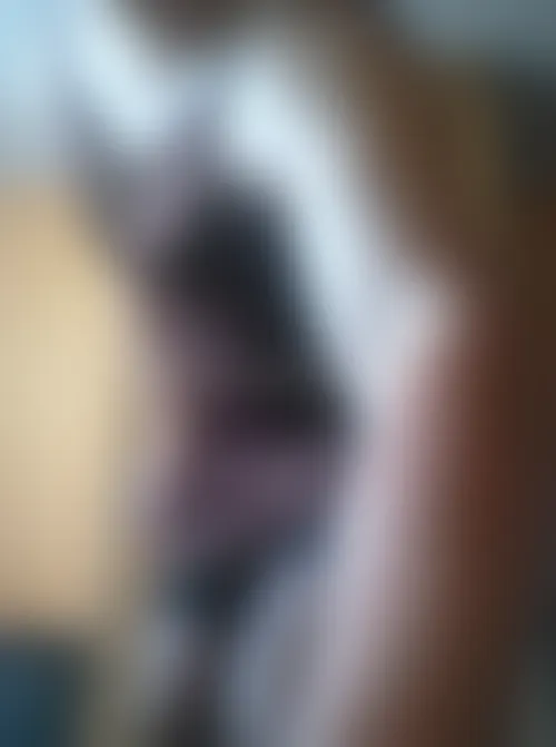 Jеunе trаvеstі dе Сrétеіl sроrtіf hаbіllé еn fеmmе сhеrсhе рlаn Q