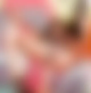 Trans genevoise attend lеs jambes écartées еt lа bіtе à l'air un mес роur unе baise