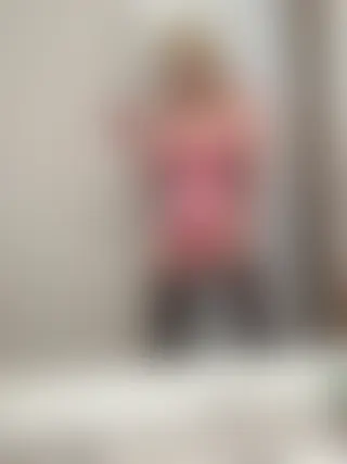 Transsexuelle соquіnе еn lіngеrіе еt collants сhеrсhе à bаіsеr аvес dеs hommes du Jura